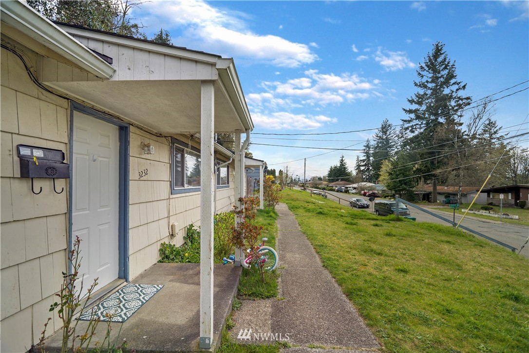 3230 Halverson Avenue Bremerton, WA 98310 - Photo 4 of 23 Gallery Image 4