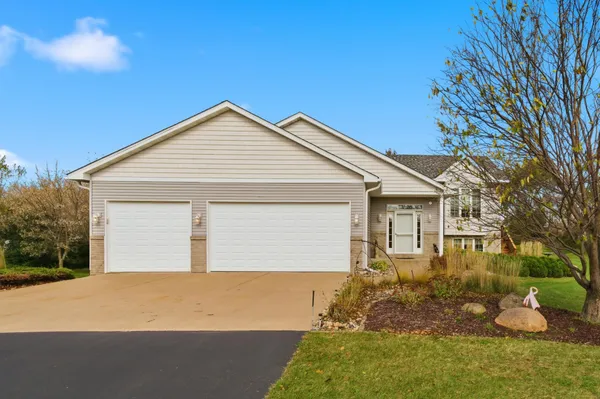 $549,900 | 696 Buttercup Court, Hudson, WI 54016