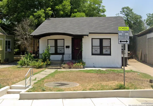 $950 | 3916 South Presa Street, Unit B, San Antonio, TX 78210