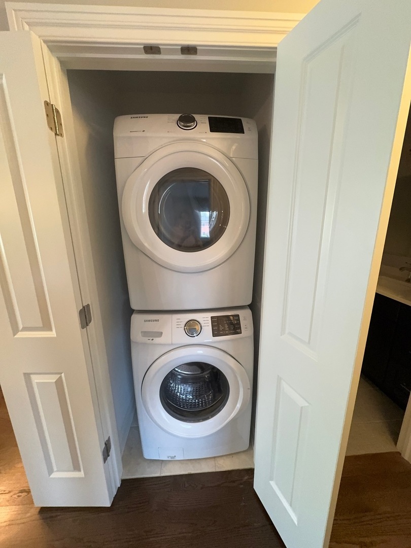 740 Chestnut Street, Unit 2 Deerfield, IL 60015 - Photo 10 of 11 a utility room with dryer and washer