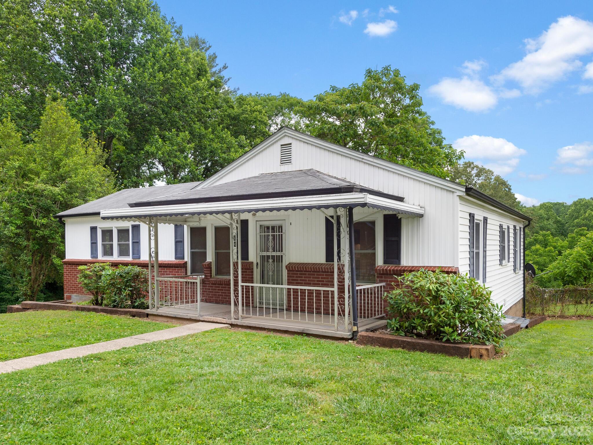 44 Cherokee Road Asheville, NC 28806 - Photo 2 of 35 Gallery Image 2