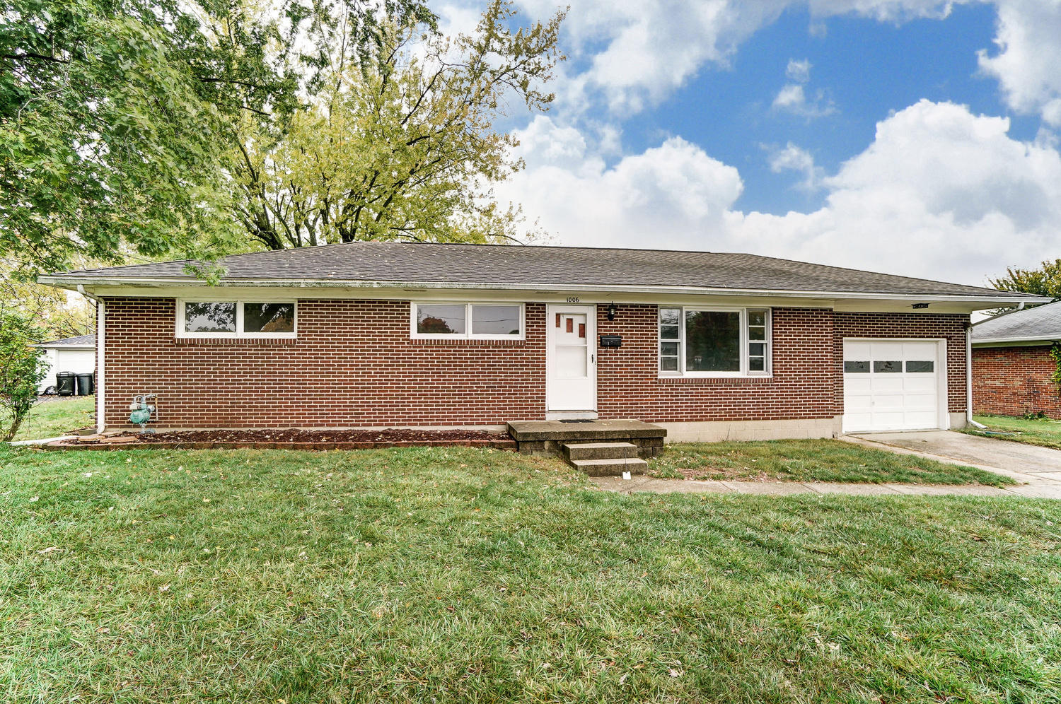 1006 Robin Road Springfield, OH 45503 - Photo 2 of 25
