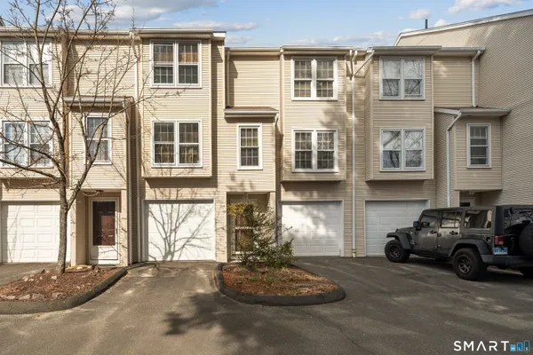 $199,900 | 40 Deerwood Lane, Unit 9, Waterbury, CT 06704