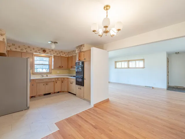 $329,900 | 12443 South McVickers Avenue, Palos Heights, IL 60463