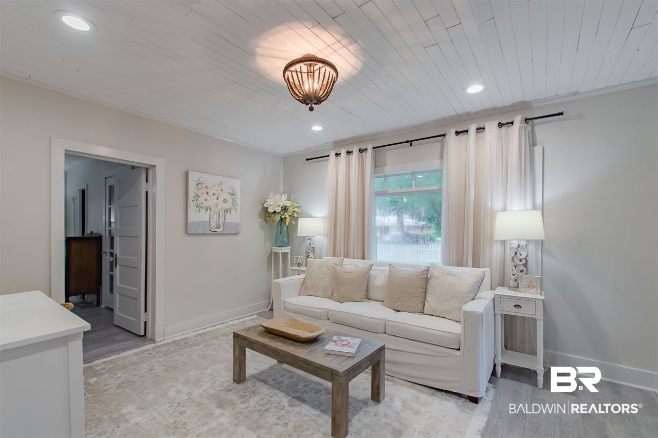 409 Azalea Street Fairhope, AL 36532 - Photo 12 of 39