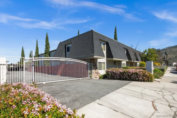 $2,695 | 7594 Park Ridge Boulevard, Unit 13, San Diego, CA 92120