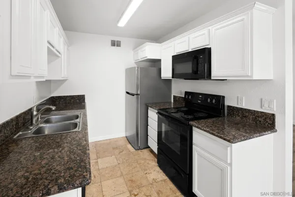 $2,695 | 7594 Park Ridge Boulevard, Unit 13, San Diego, CA 92120