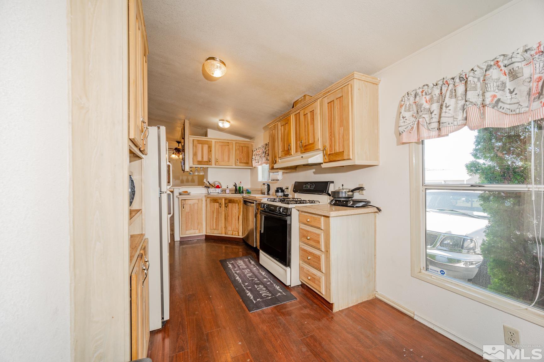 1486 Kate Lane Reno, NV 89506 - Photo 11 of 27 Photo 11