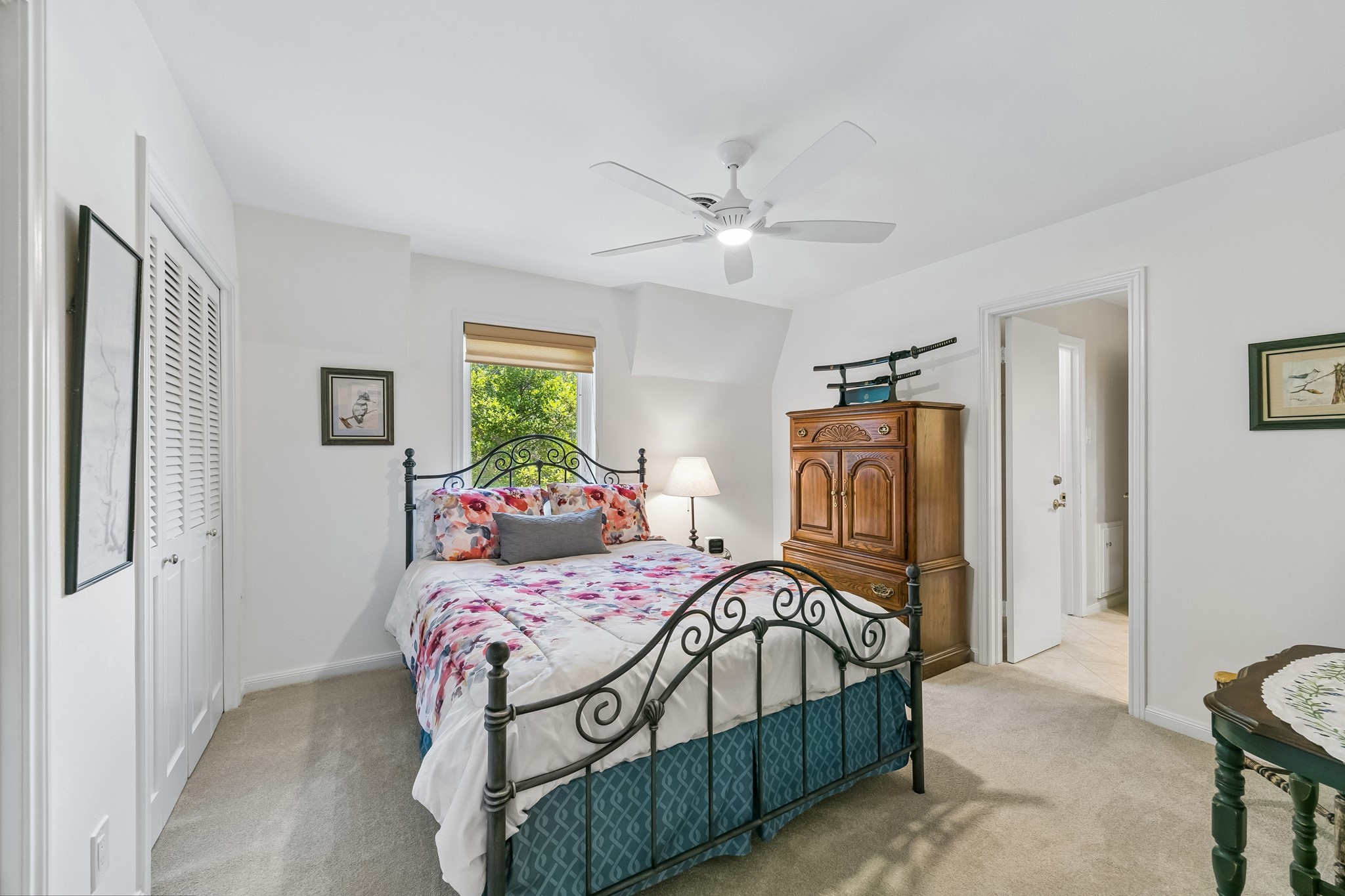 922 Old Lake Road Houston, TX 77057 - Photo 19 of 24 Secondary bedroom #1 upstairs