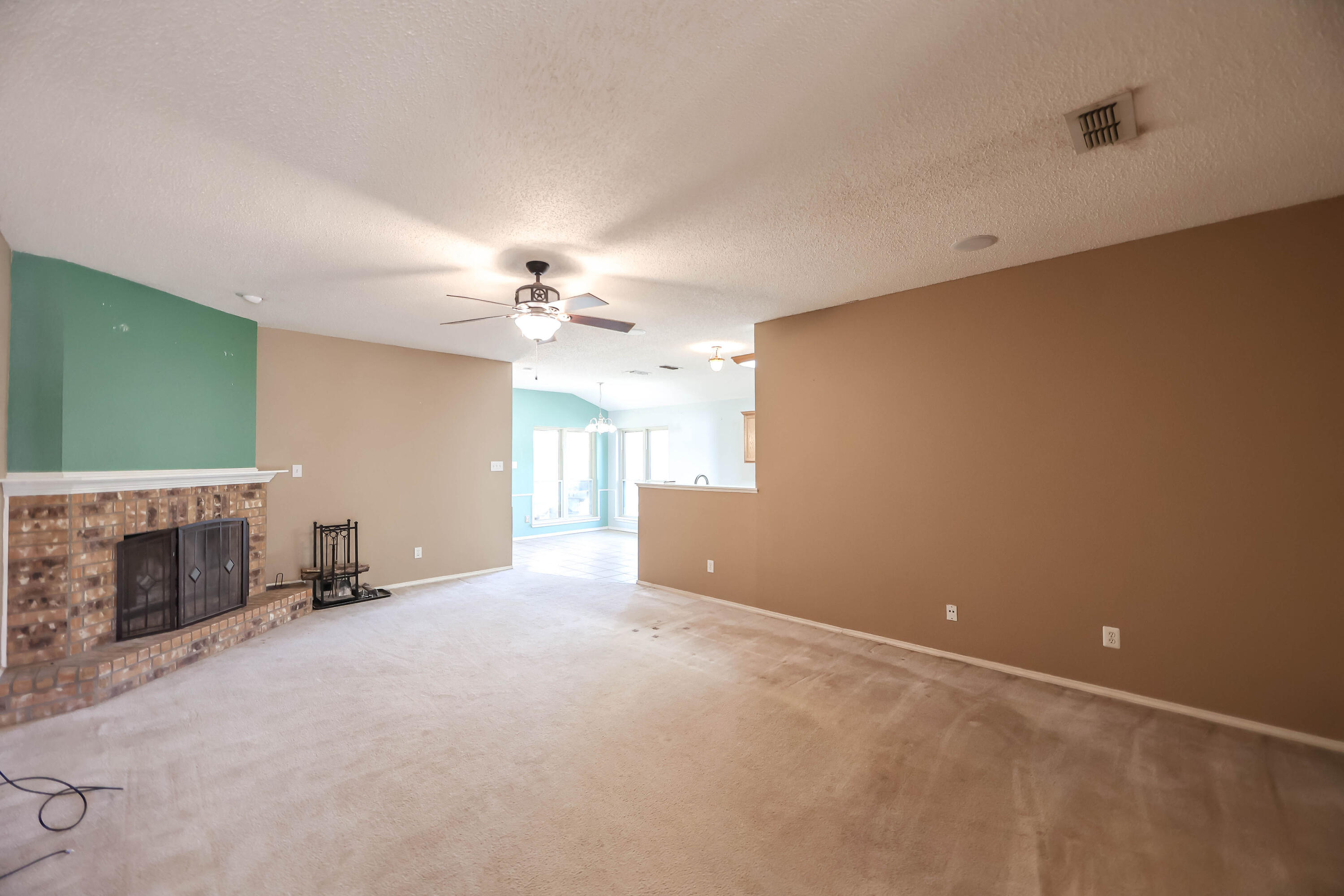 5807 89th Street Lubbock, TX 79424 - Photo 3 of 22 Regal Park Steal of a Home 2