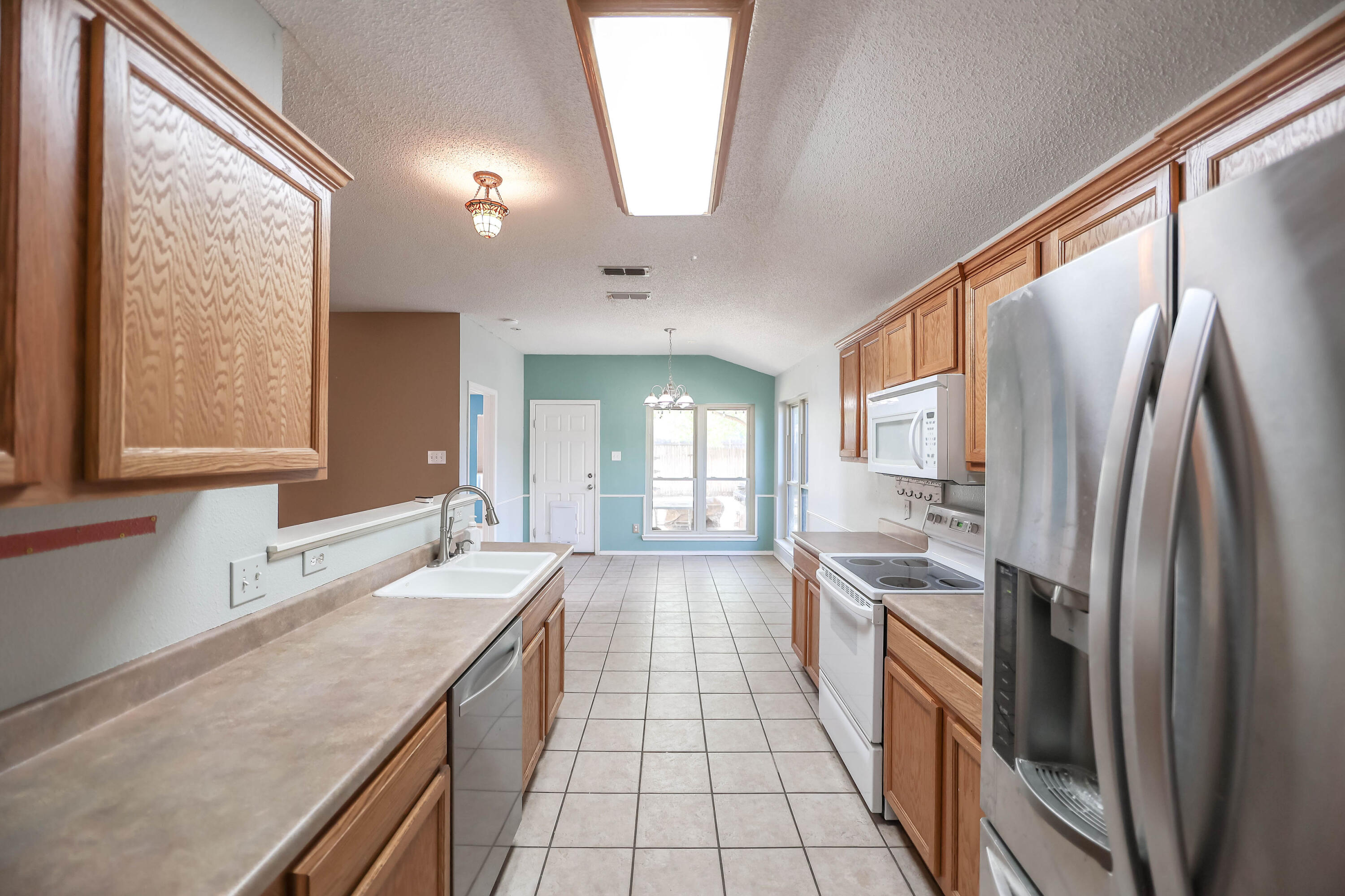 5807 89th Street Lubbock, TX 79424 - Photo 5 of 22 Regal Park Steal of a Home 21