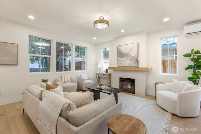 $1,620,000 | 11607 Northeast 112th Street, Unit 2, Kirkland, WA 98033