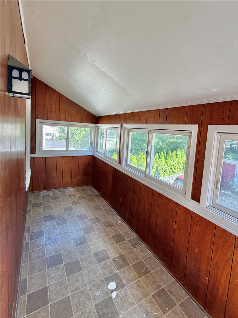 177 Alameda Street Rochester, NY 14613 - Photo 6 of 7