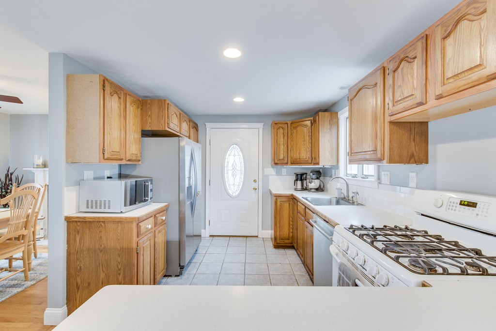 170 Arnold Road Marshfield, MA 02050 - Photo 6 of 26 Gallery Image 6