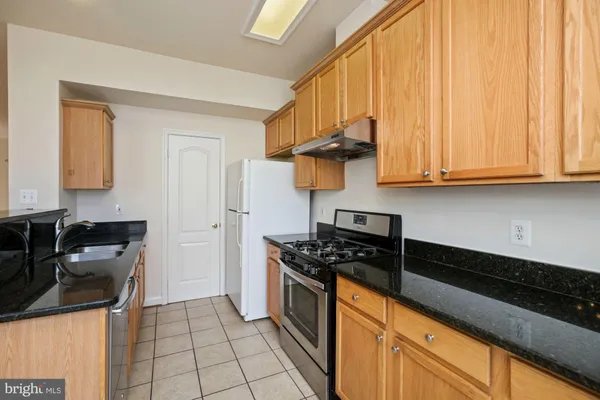 $3,300 | 207 Garden View Way, Rockville, MD 20850