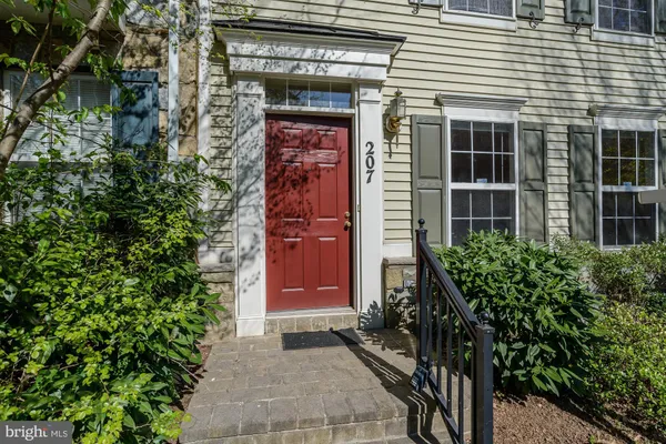 $3,300 | 207 Garden View Way, Rockville, MD 20850