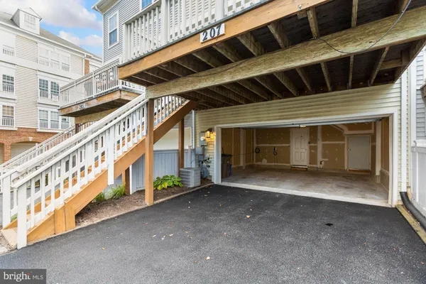 $3,300 | 207 Garden View Way, Rockville, MD 20850