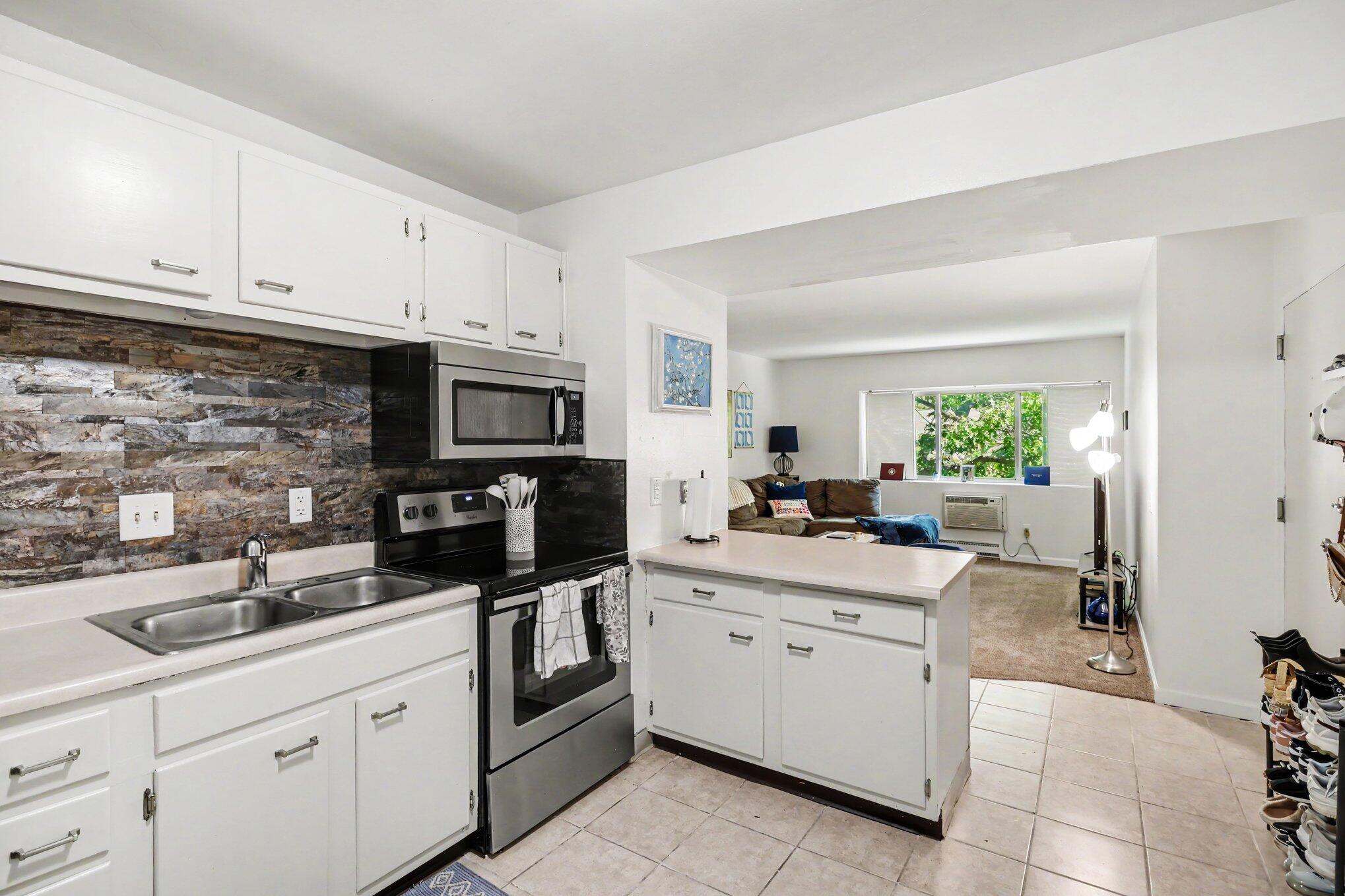 756 West Kilgore Road, Unit 205 Kalamazoo, MI 49008 - Photo 5 of 16 005_file_2700