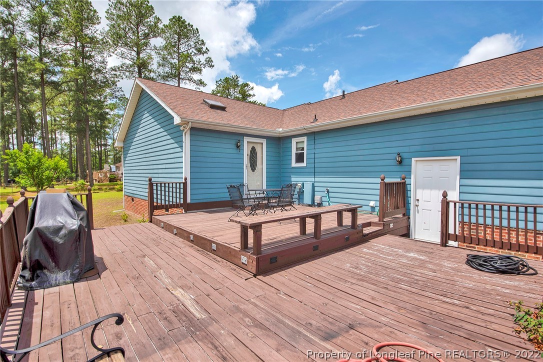 22 Woodridge Lane Cameron, NC 28326 - Photo 31 of 33 a view of a chairs and tables in the patio