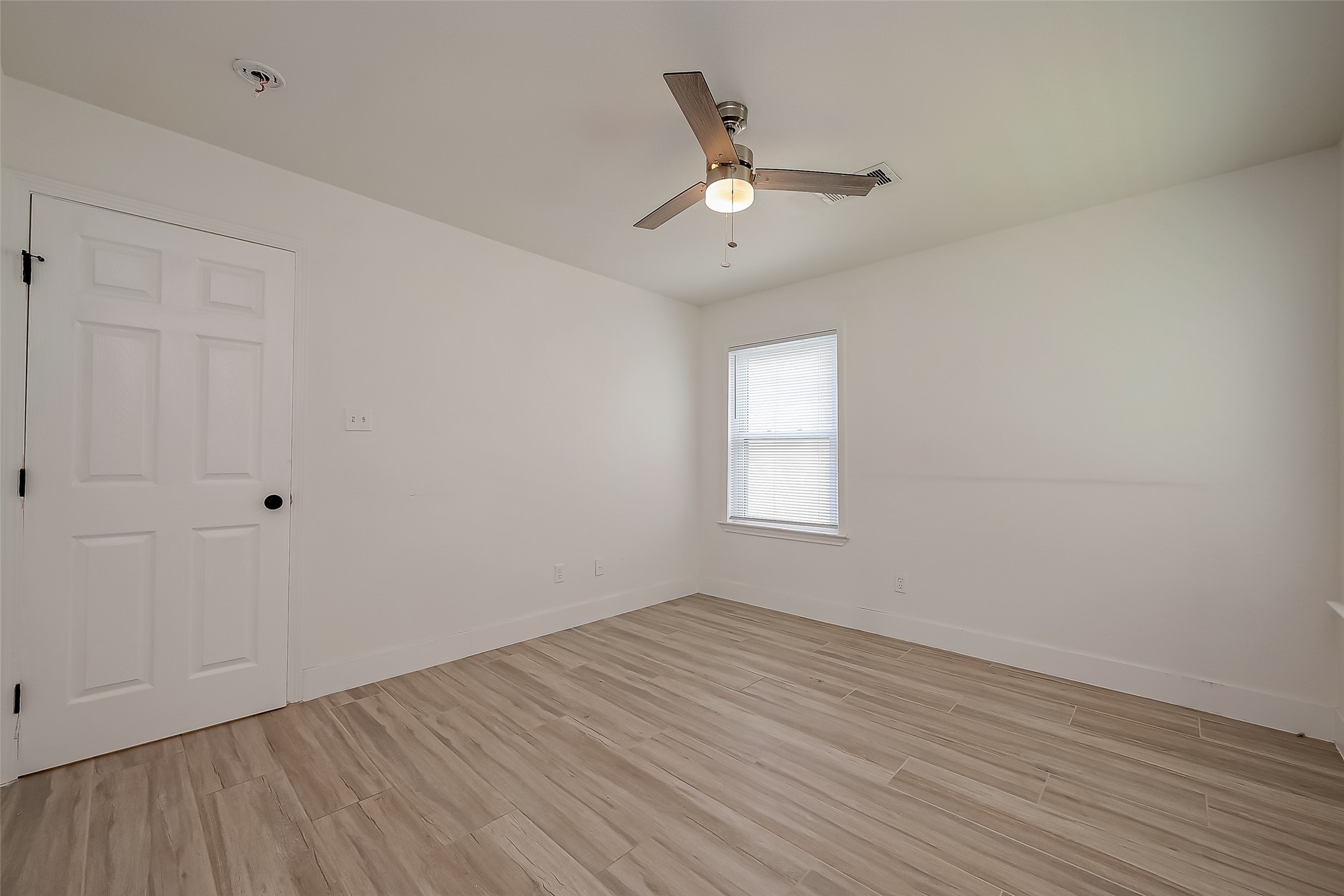 917 Adele Street Houston, TX 77009 - Photo 14 of 24