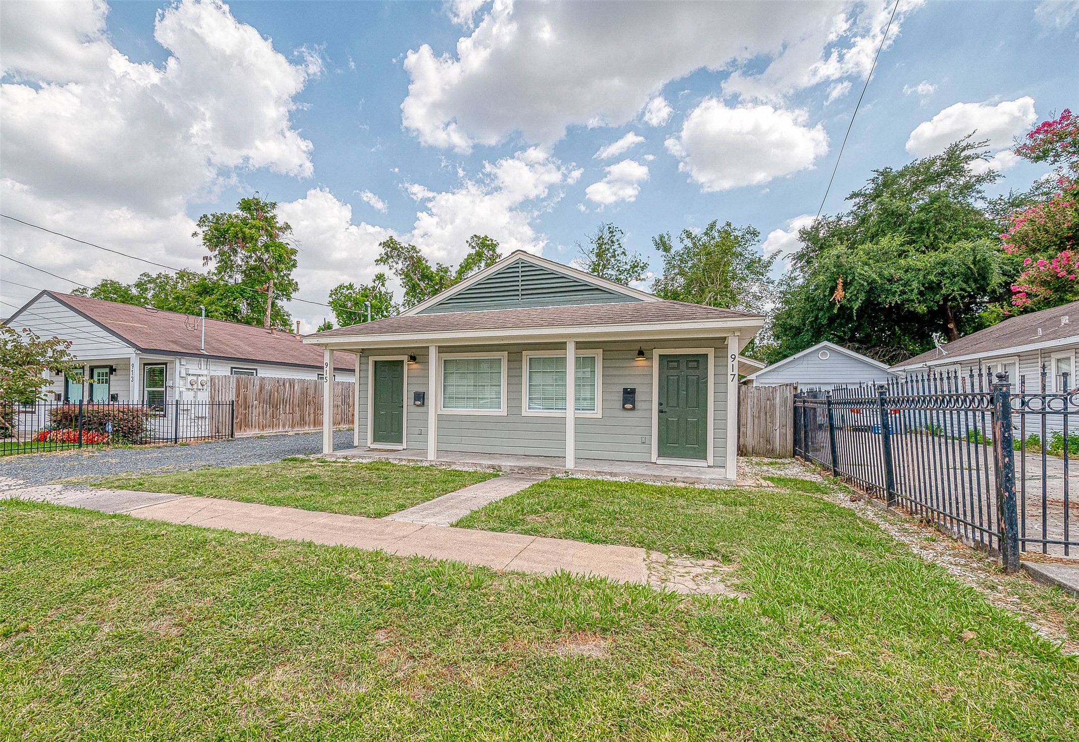917 Adele Street Houston, TX 77009 - Photo 2 of 24