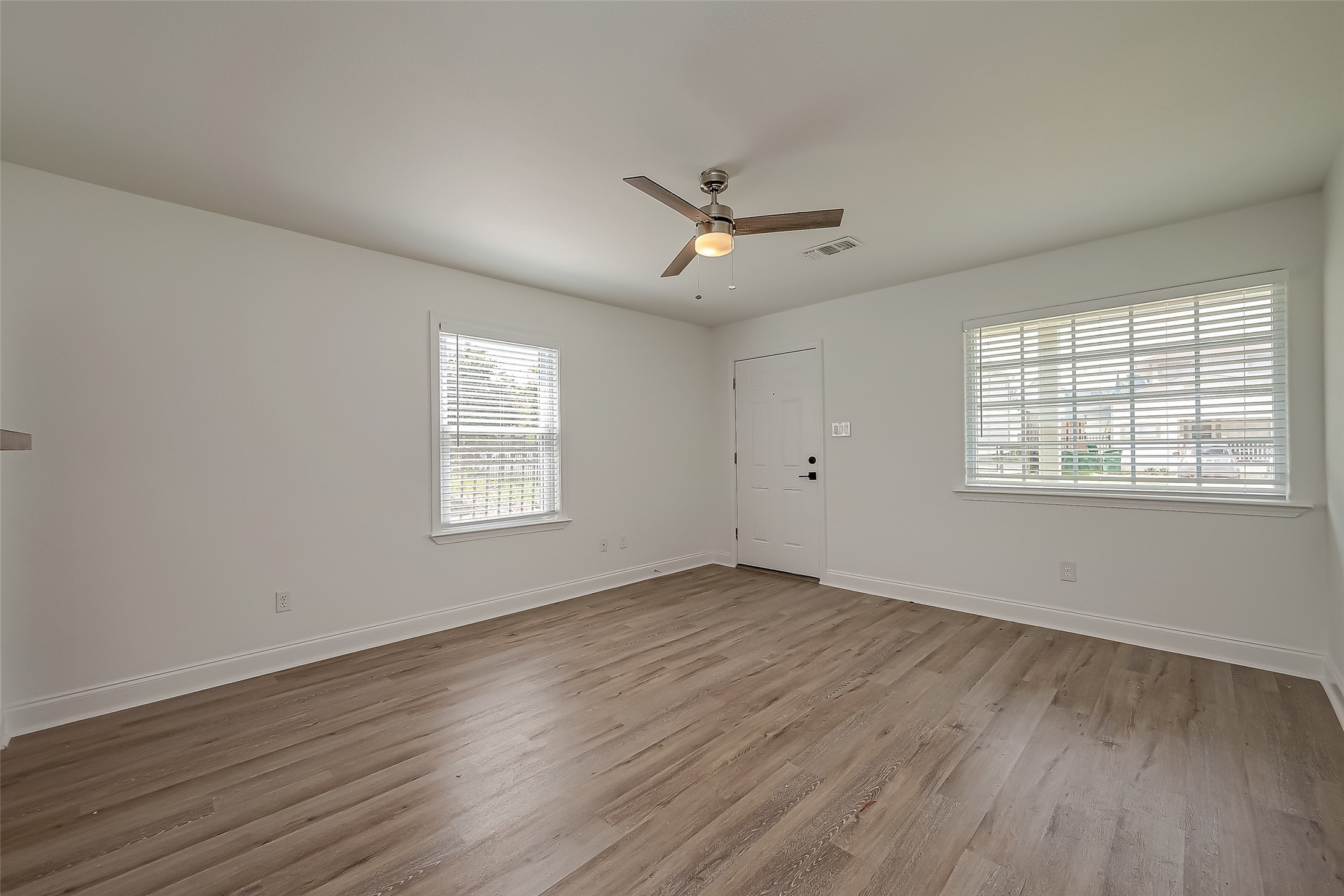 917 Adele Street Houston, TX 77009 - Photo 5 of 24