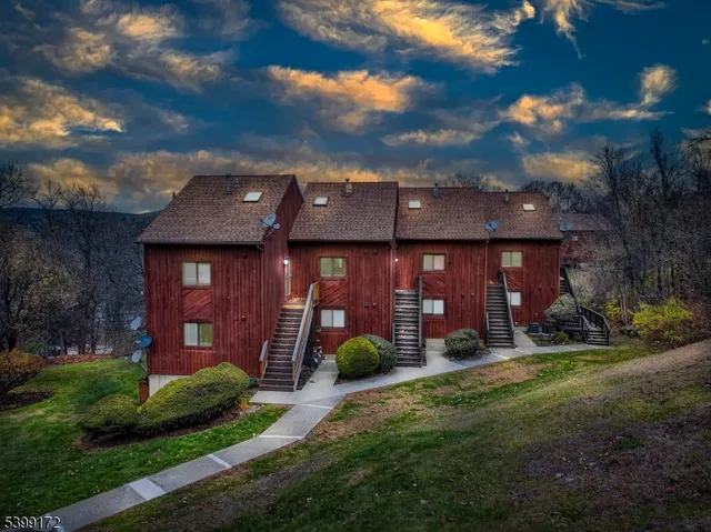 $199,900 | 2 Sunrise Drive, Unit 6, Vernon, NJ 07462