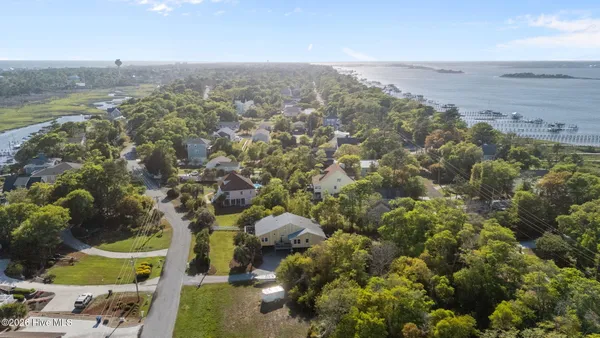 $575,000 | 7028 Archers Creek Drive, Emerald Isle, NC 28594