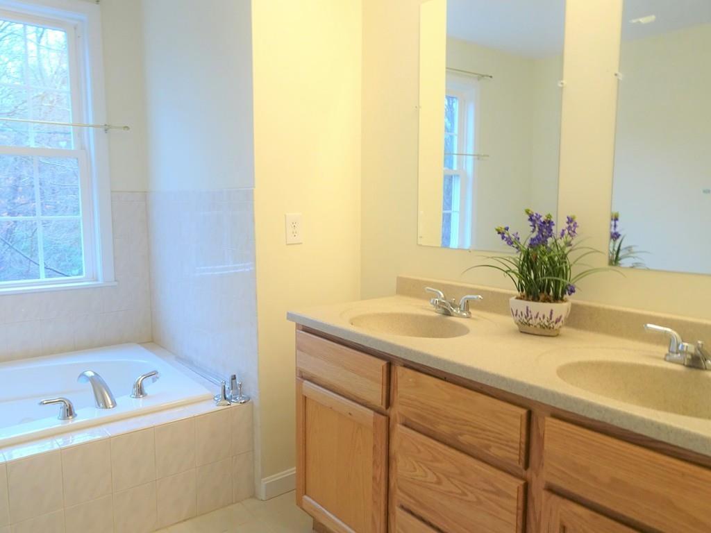 75 Ridgewood Road Worcester, MA 01606 - Photo 12 of 22 Gallery Image 12