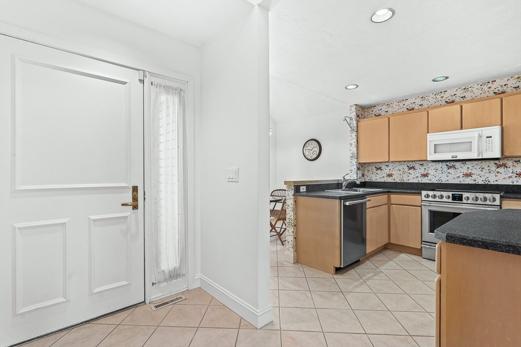 7 Wainwright Road, Unit 107 Winchester, MA 01890 - Photo 3 of 40