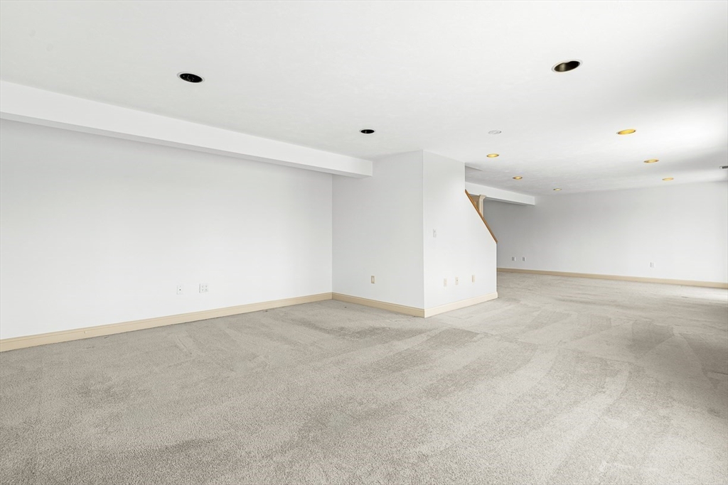 7 Wainwright Road, Unit 107 Winchester, MA 01890 - Photo 32 of 40