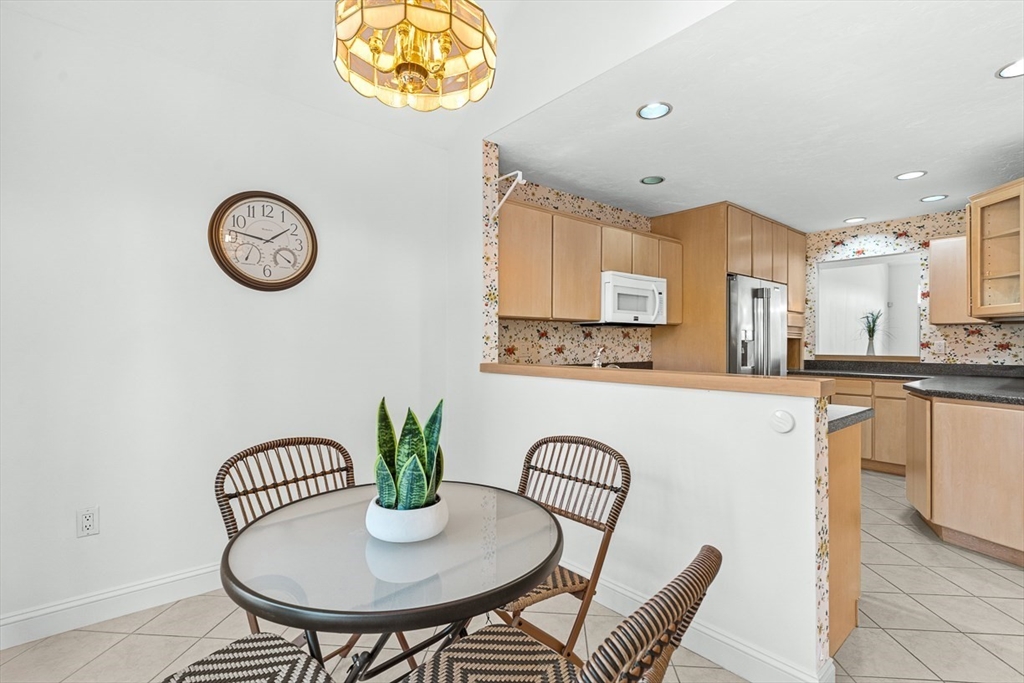 7 Wainwright Road, Unit 107 Winchester, MA 01890 - Photo 5 of 40