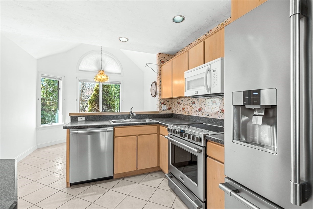 7 Wainwright Road, Unit 107 Winchester, MA 01890 - Photo 7 of 40