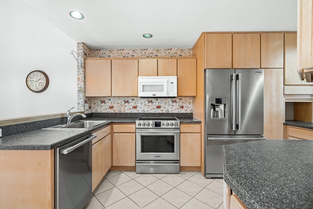 7 Wainwright Road, Unit 107 Winchester, MA 01890 - Photo 9 of 40