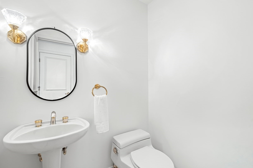 7 Wainwright Road, Unit 107 Winchester, MA 01890 - Photo 10 of 40