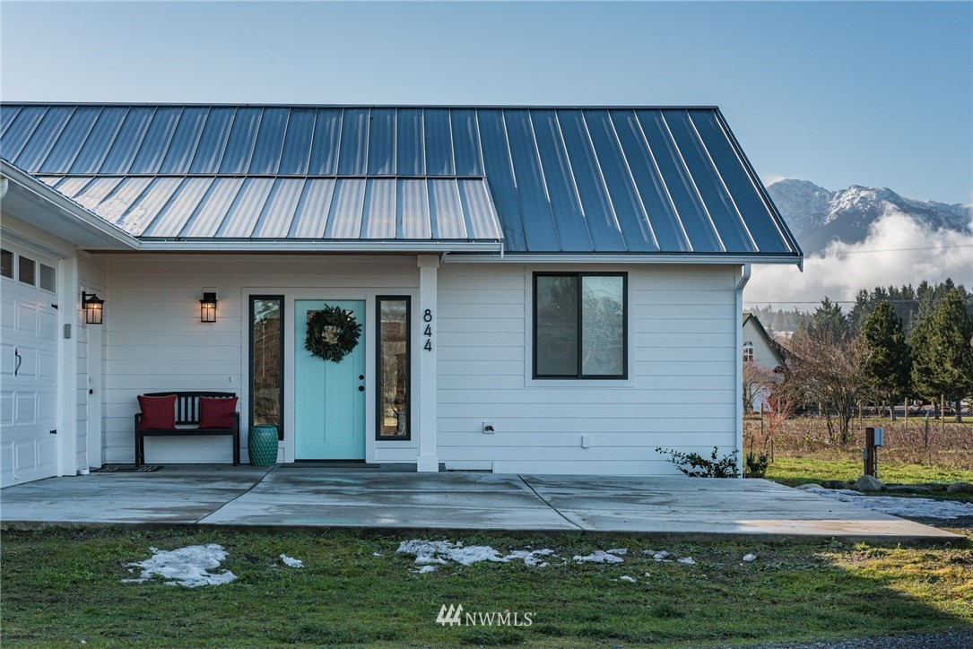 848 Shore Road Port Angeles, WA 98362 - Photo 4 of 39 Gallery Image 4