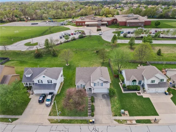 $395,000 | 9112 North Camden Avenue, Kansas City, MO 64154
