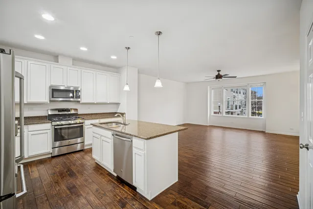 $3,100 | 70 Marcel Lane, Schaumburg, IL 60194