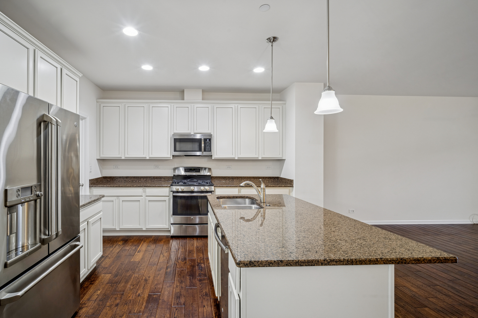 70 Marcel Lane Schaumburg, IL 60194 - Photo 4 of 20