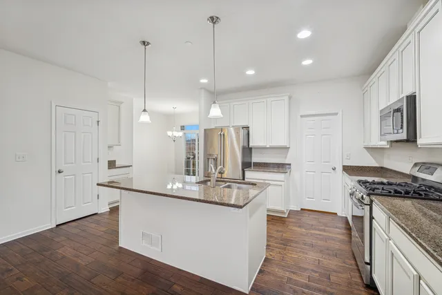 $3,100 | 70 Marcel Lane, Schaumburg, IL 60194