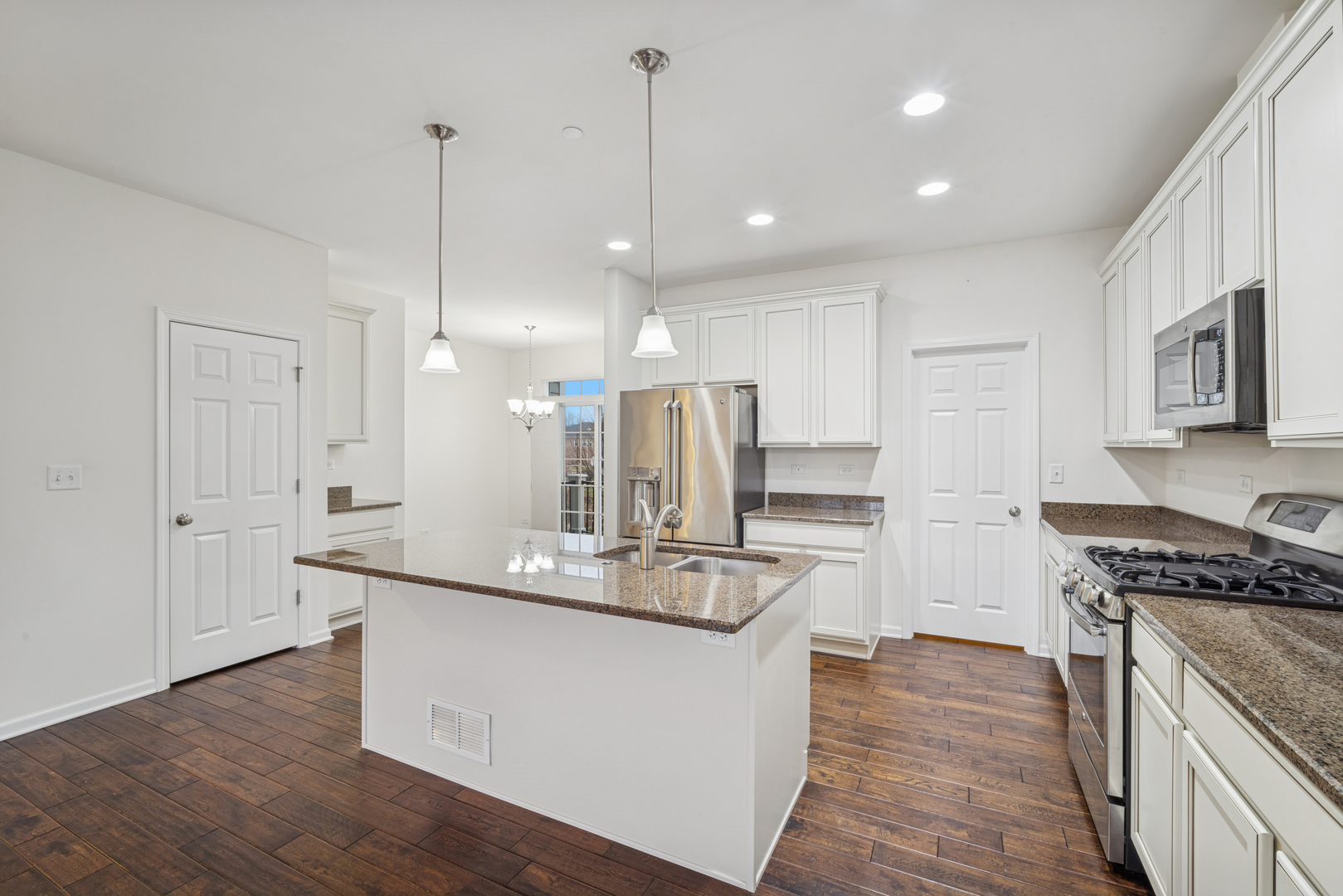 70 Marcel Lane Schaumburg, IL 60194 - Photo 6 of 20