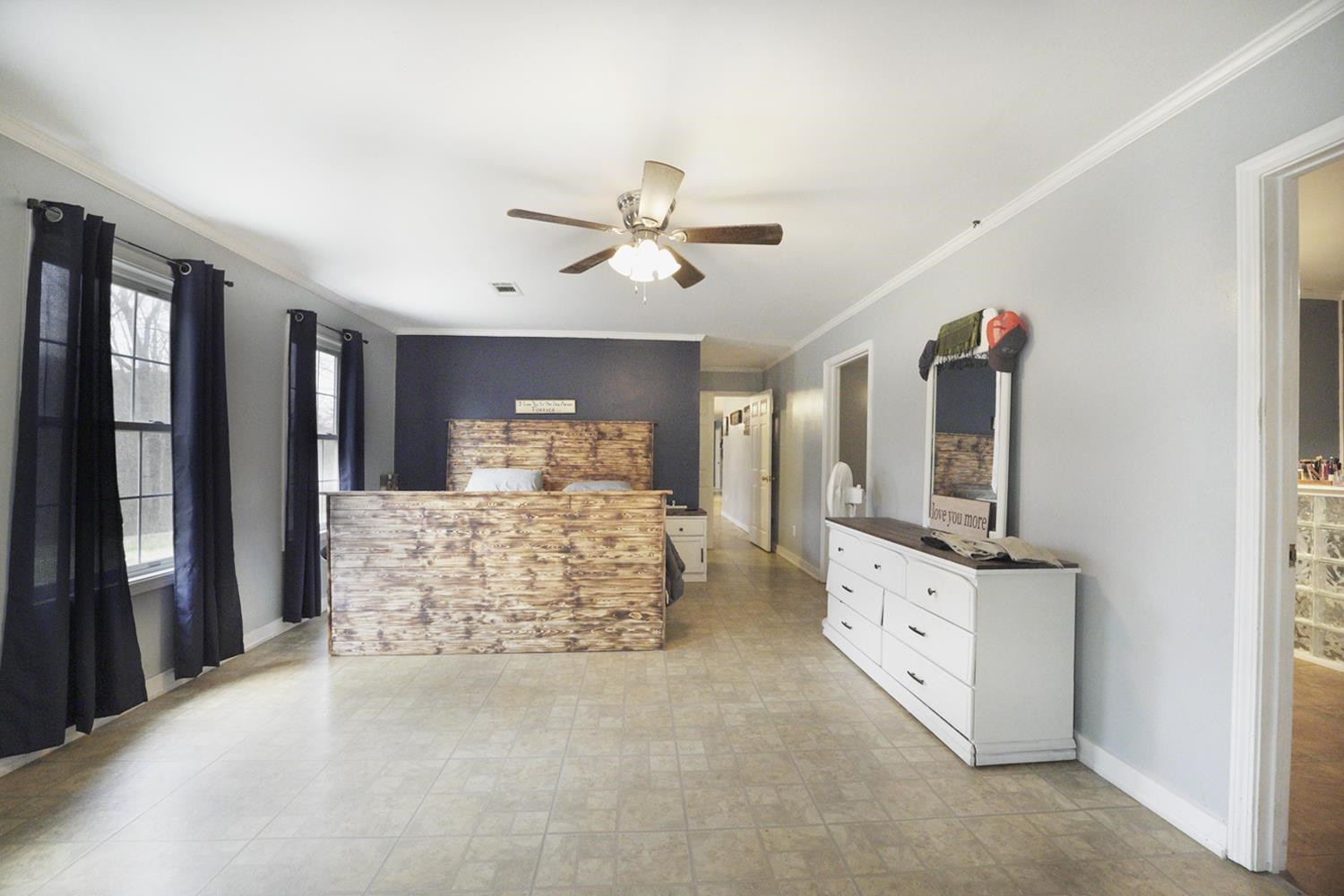 629 Brasfield Road Dresden, TN 38225 - Photo 7 of 21 a living room with furniture and flat screen tv