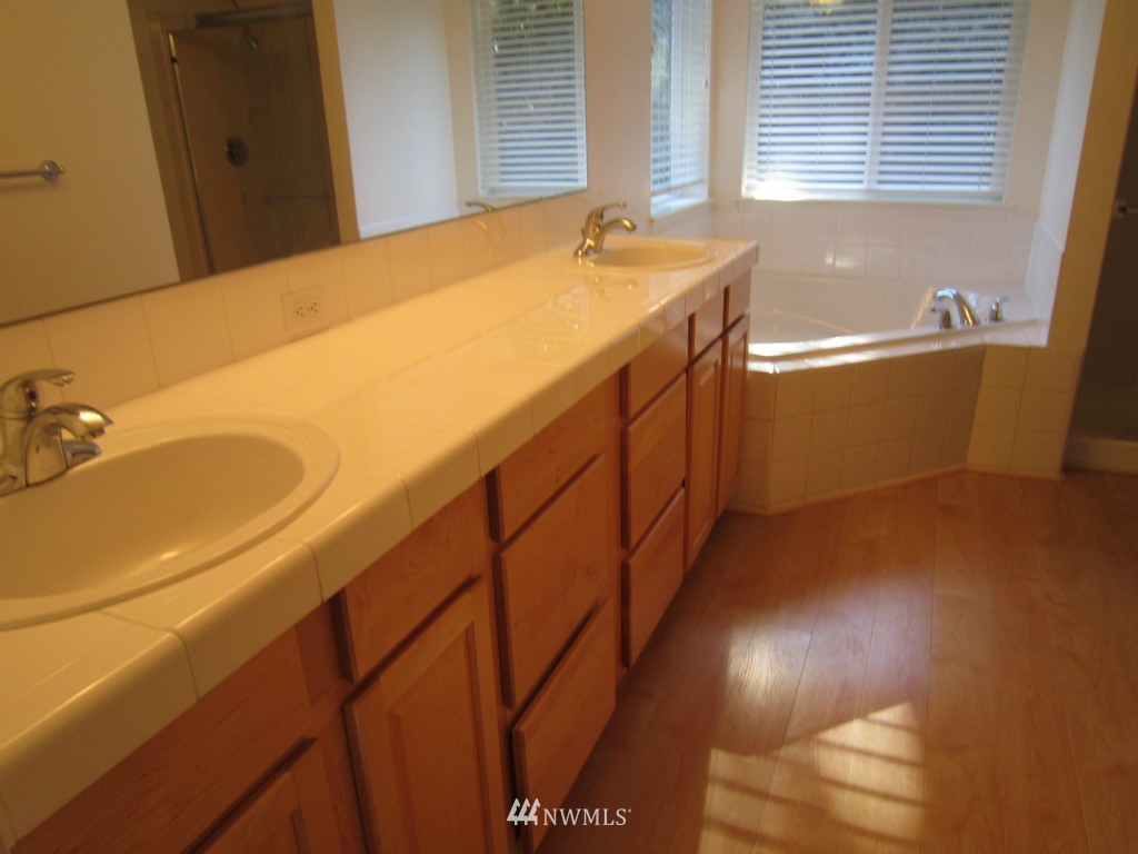 12911 Northeast 182nd Place Bothell, WA 98011 - Photo 5 of 16 Gallery Image 5