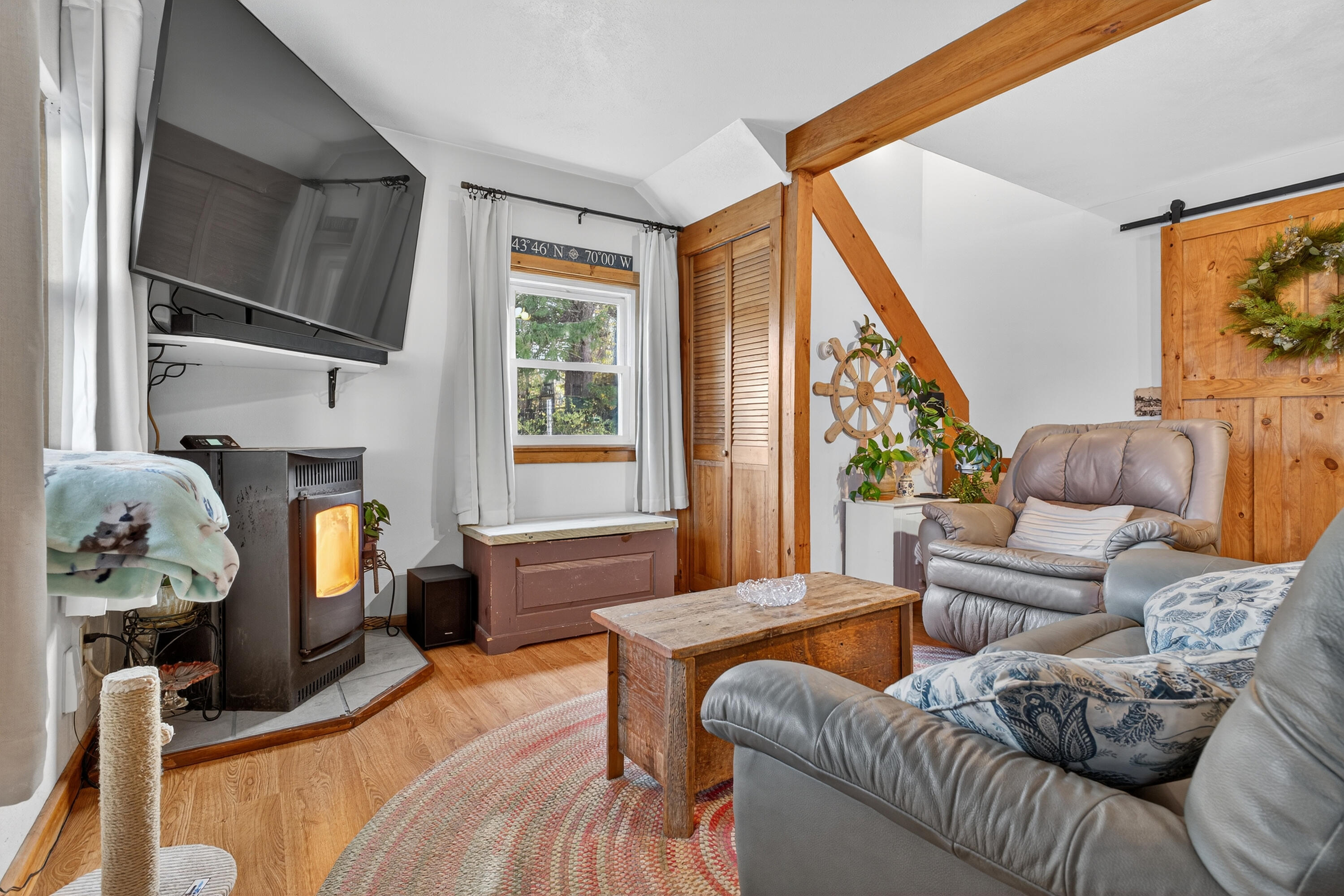 1450 Harpswell Neck Road Harpswell, ME 04079 - Photo 39 of 88 Living room
