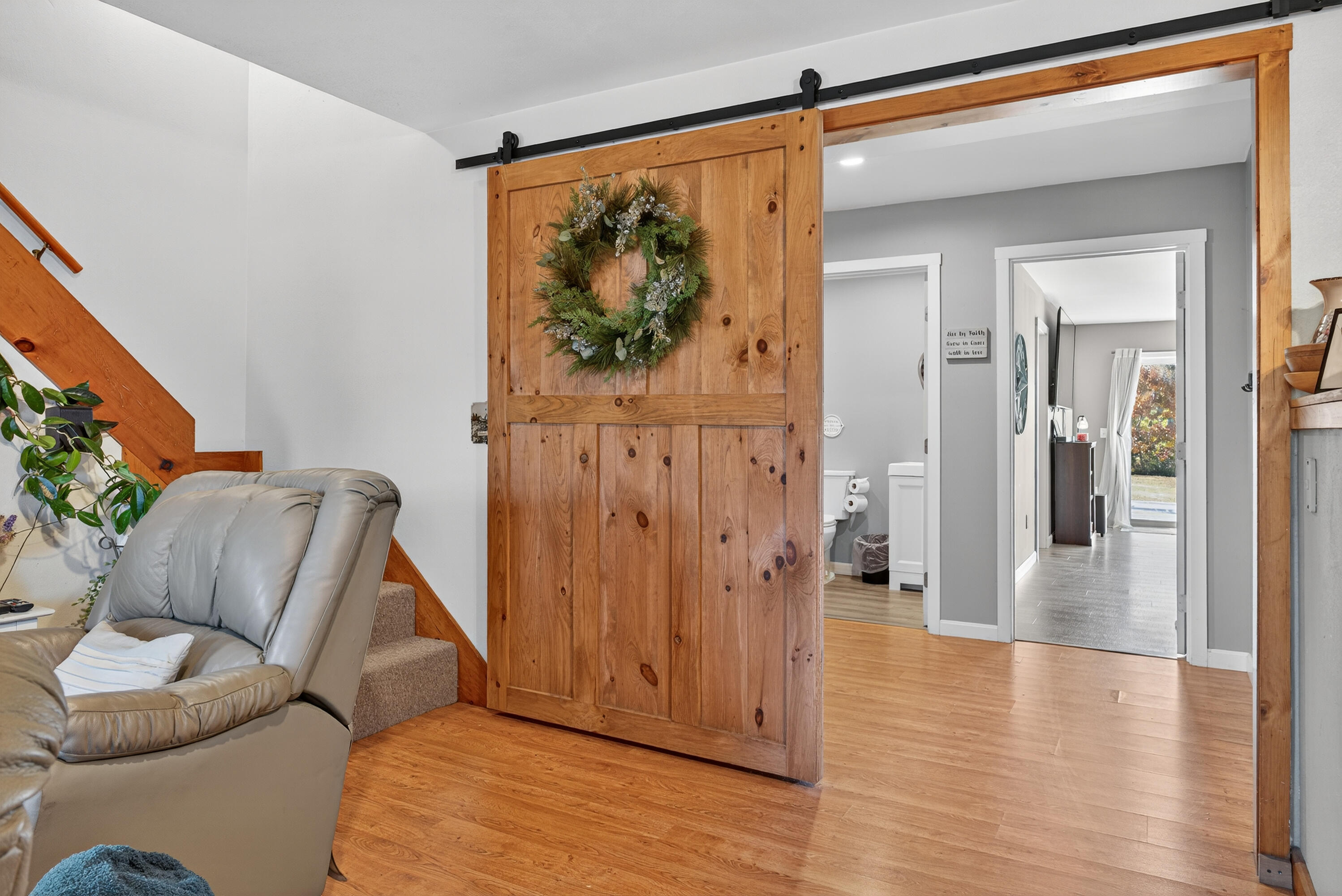 1450 Harpswell Neck Road Harpswell, ME 04079 - Photo 43 of 88 Living room