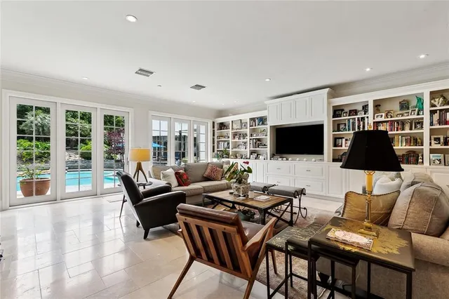 $2,200,000 | 105 Mulberry Drive, Metairie, LA 70005