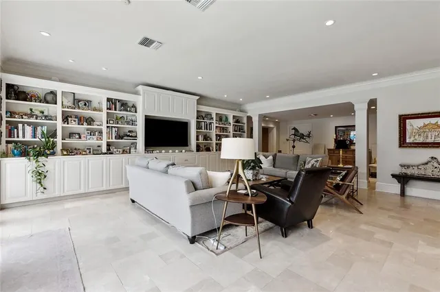 $2,200,000 | 105 Mulberry Drive, Metairie, LA 70005