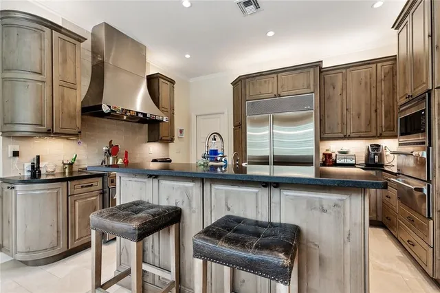 $2,200,000 | 105 Mulberry Drive, Metairie, LA 70005