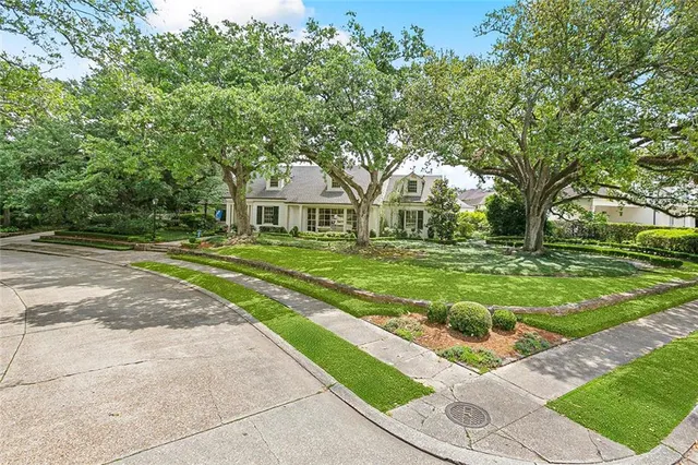 $2,200,000 | 105 Mulberry Drive, Metairie, LA 70005