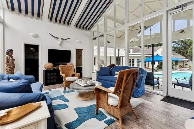 $2,200,000 | 105 Mulberry Drive, Metairie, LA 70005